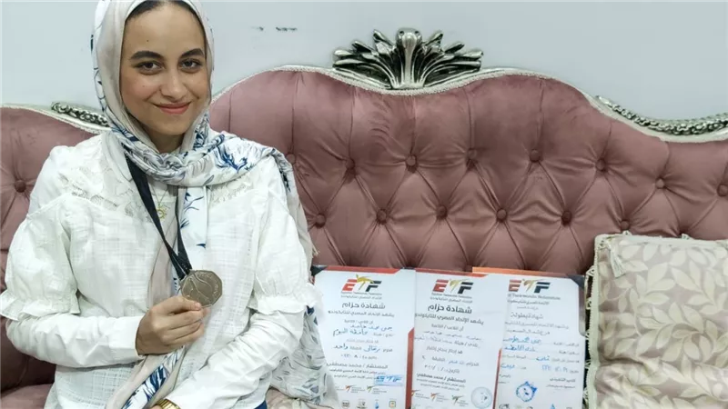 يمنى محمد تحصد الفضية في بطولة الجمهورية للتايكوندو بفئة «البومزا»