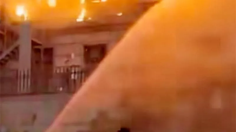 نشوب حريق داخل مول تجارى فى مدينة أكتوبر ومحاولات لمنع امتداد النيران 