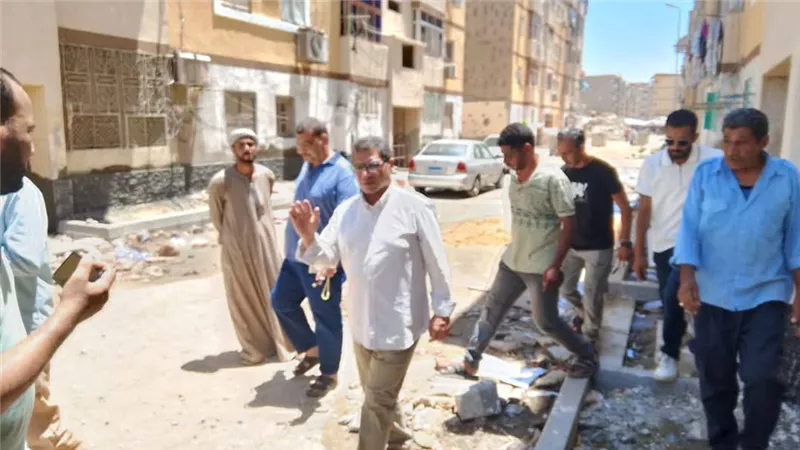 استجابة فورية لشكاوى المواطنين.. حي الأربعين يزيل تجمعات القمامة بكفر سليم