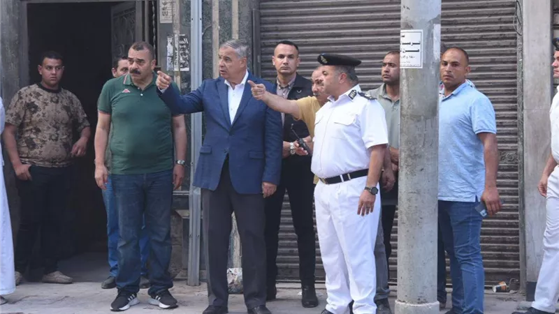 طلب إكرامية من المصطافين.. محافظ الإسكندرية يوجه بفصل عامل بشاطئ النخيل