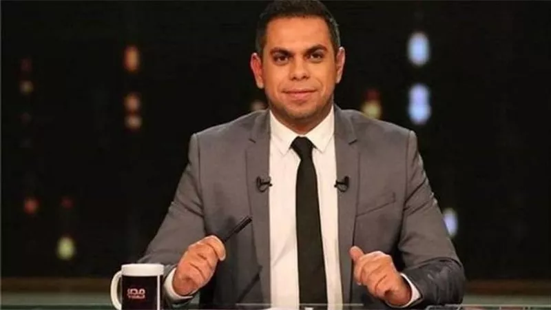 يثير الفتنه.. ناقد رياضي يطالب 