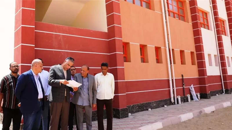 محافظ أسوان يتفقد مجمعات مدارس الرضوان والأحمدية.. ودخول 24 مدرسة جديدة 