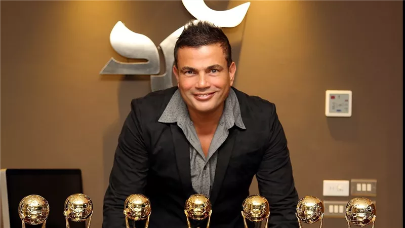 عمرو دياب يشعل الأجواء في لبنان قبل حفله المنتظر في بيروت 