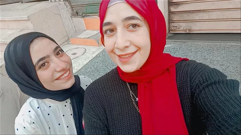 أمنية وإيمان أوائل الدبلومات الفنية من كفرالشيخ قصة تفوق وصداقة من الطفولة