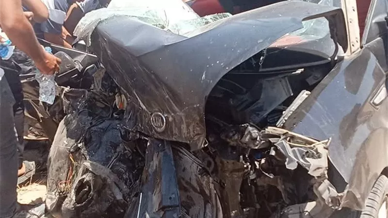 إصابة 6 أشخاص في حادث تصادم مروع بين سيارتين بطريق السخنة بالسويس