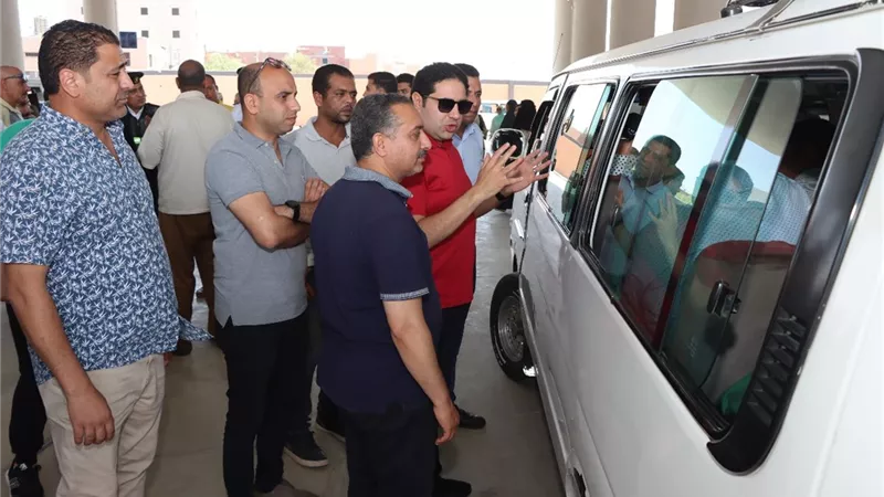 نائب محافظ بني سويف يتفقد مجمع المواقف الجديد ويطمئن على انتظام التشغيل
