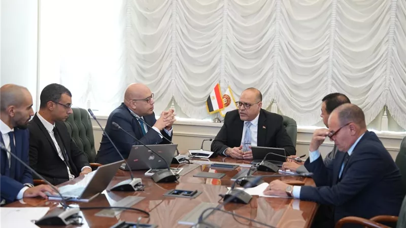  وزير العمل : مصر تمتلك بنية تشريعية مُشجعة على الإستثمارات الخارجية