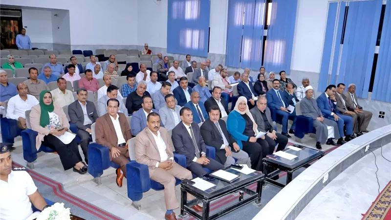 محافظ سوهاج يشدد على الجاهزية للانتخابات ومتابعة ترشيد الكهرباء 