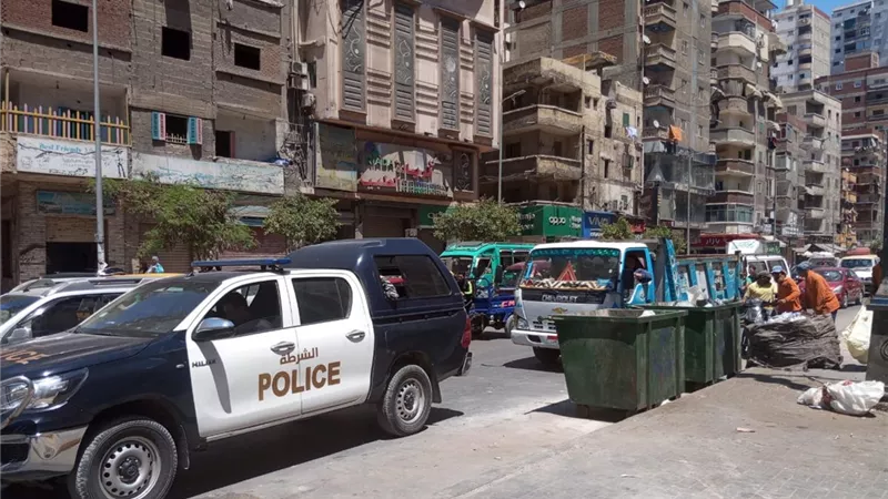 حملة مكبرة بالإسكندرية لرفع مخلفات القمامة وتحسين المظهر العام