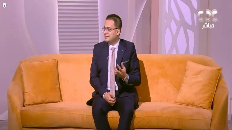 استشاري صحة نفسية: السوشيال ميديا تشعل المقارنات وتهدد استقرار الحياة الزوجية