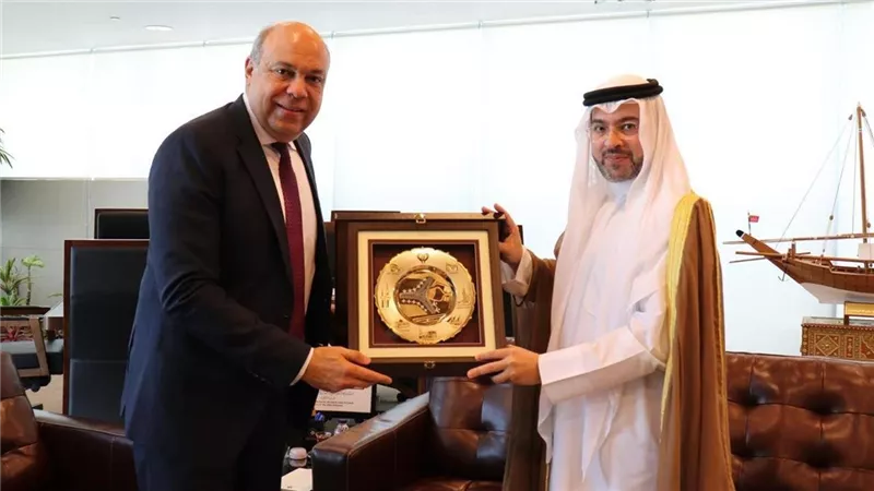 وزير الطيران المدني: دولة الكويت تخطو خطوات واسعة على مستوى المطارات والشركات 