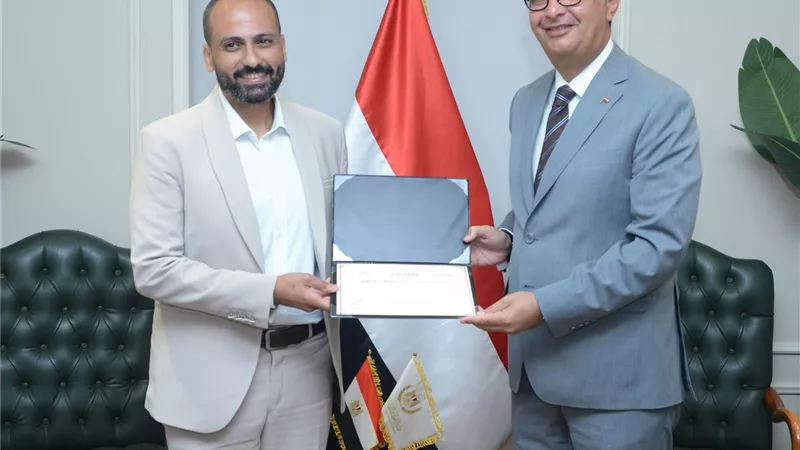  وزير التموين يكرم صاحب أفضل فكرة عبر 