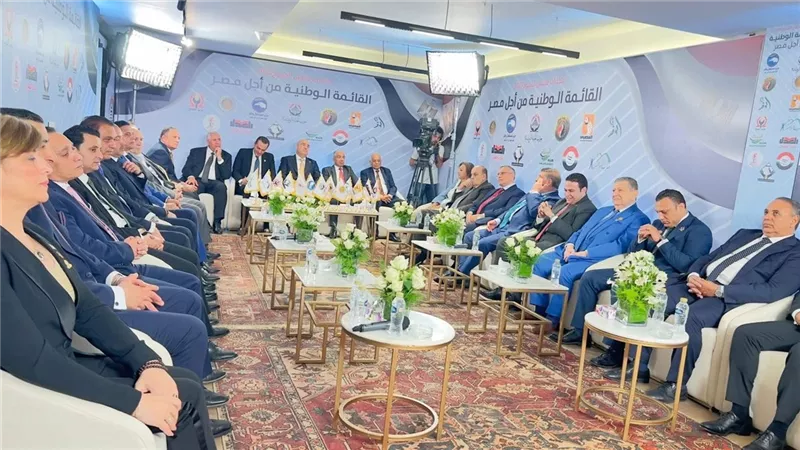 هل تشهد الساحة السياسية تغييرات كبيرة في قيادات الأحزاب الكبري؟