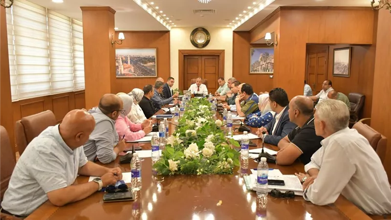 محافظ بورسعيد يتابع أعمال توصيل المرافق لاستاد النادي المصري الجديد 