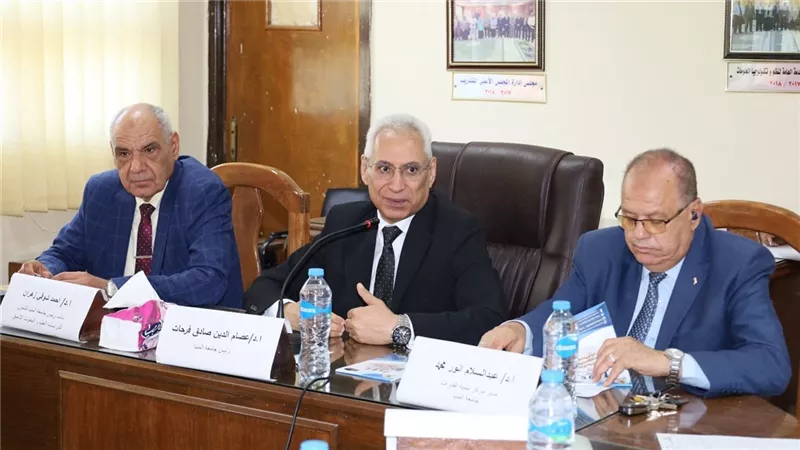رئيس جامعة المنيا يفتتح فعاليات الدورة الثالثة لتأهيل المرشحين لمنصب عميد كلية