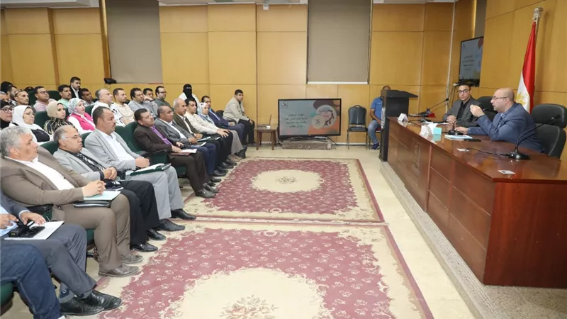 محافظ بني سويف يعقد اجتماعًا موسعًا لمتابعة تطوير القرى وتحسين الخدمات