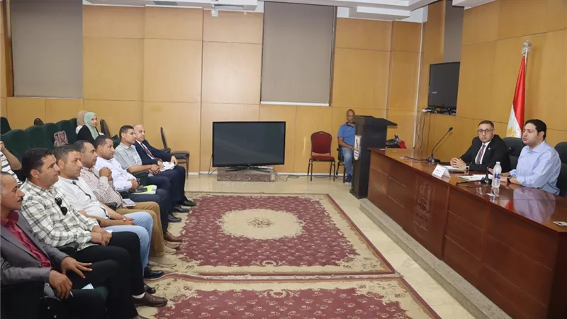 تكثيف حملات التوعية لتقنين أوضاع المحال التجارية غير المرخصة ببني سويف