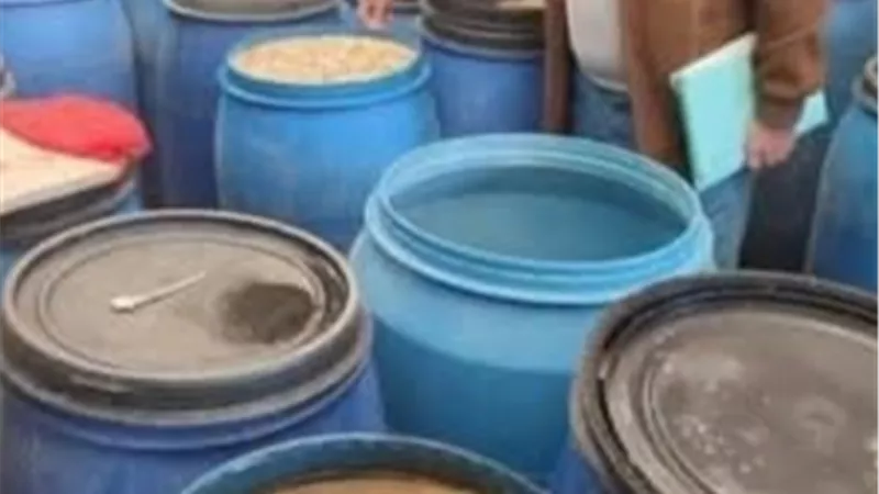 ضبط 100 طن مخلل و10 أطنان ملح مجهول المصدر داخل مصنع غيير مرخص بالبحيرة
