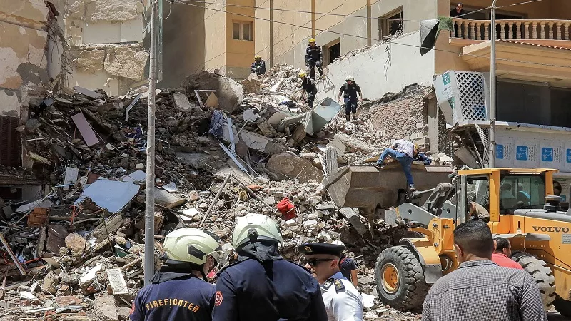 كارثة عقار الإسكندرية.. شهادة عيان يروي تفاصيل اللحظات الأخيرة Iفيديو