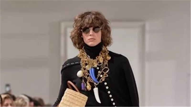مجموعة CELINE ربيع 2026.. مايكل رايدر يبدأ بتحية إرث الدار 