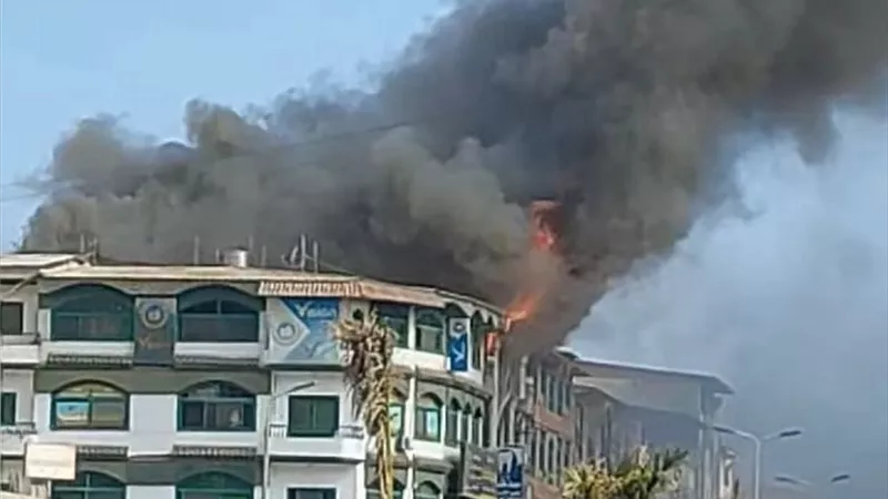 السيطرة على حريق أعلى صيدلية في دمياط الجديدة دون إصابات