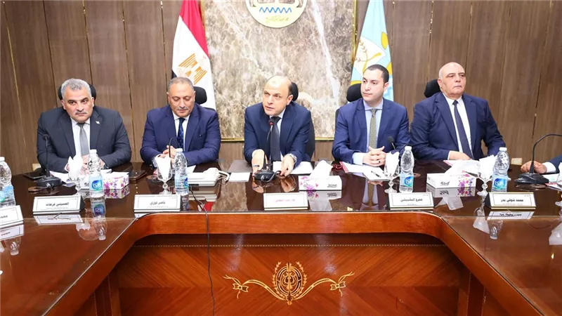 محافظ كفرالشيخ يناقش جهود تطوير وتطهير وتكريك بحيرة البرلس