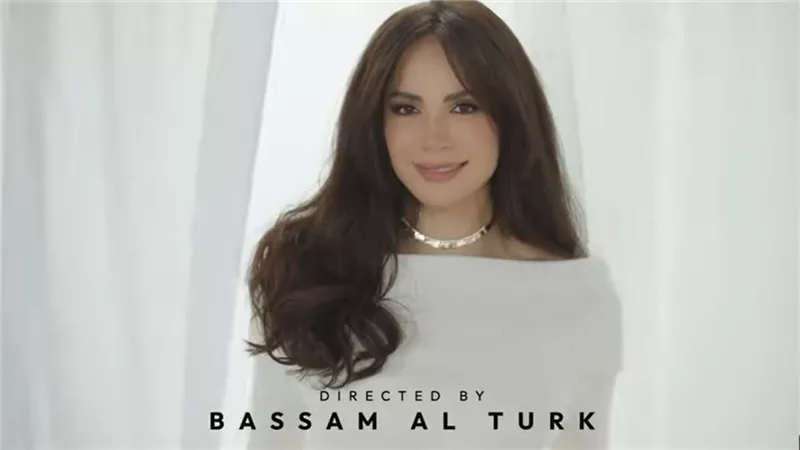 بالفستان الأبيض.. آمال ماهر تطرح خبر عاجل على يوتيوب |فيديو 