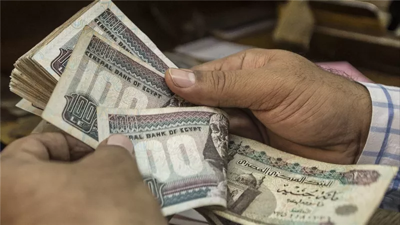 حكم إعطاء أحد المشتركين في الجمعية مبلغًا من المال للتنازل عن دوره