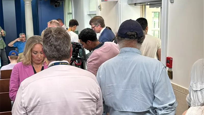 بسبب حادث أمني.. جهاز الخدمة السرية ينتشر حول البيت الأبيض ويجلي الصحفيين