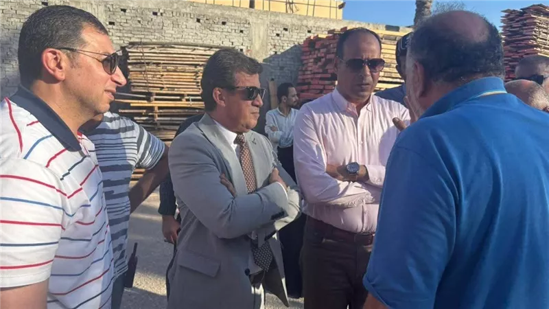 السكرتير العام يقود حملة موسعة لإزالة التعديات بطريق دمياط الجديدة