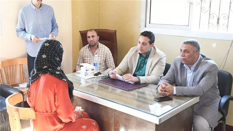 نائب محافظ الفيوم يعقد لقاءً بقرية الناصرية للاستماع لشكاوي المواطنين 