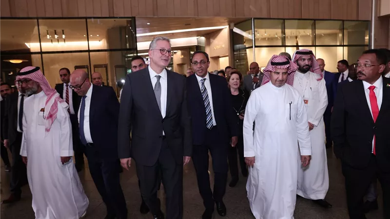 وزير البترول يقود جولة لكبار الضيوف في المتحف المصري الكبير