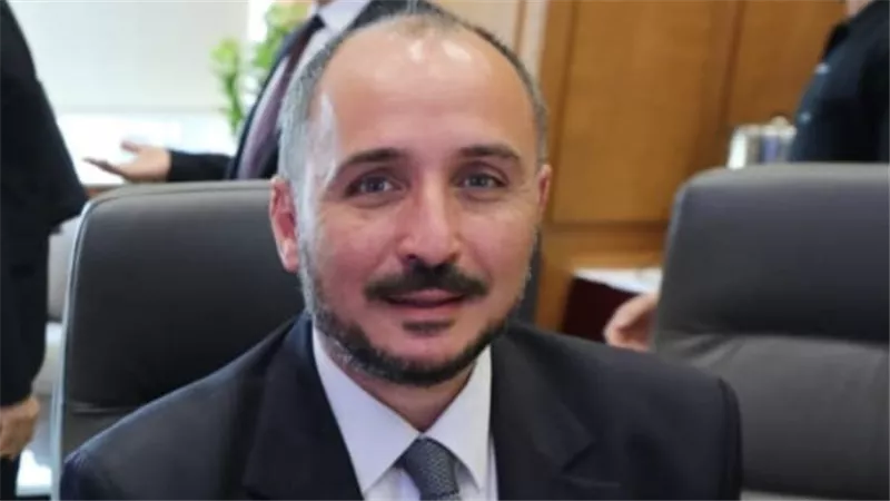  ندب عمر شريف عمر بالقيام بأعمال أمين المجلس الأعلى للمستشفيات الجامعية 