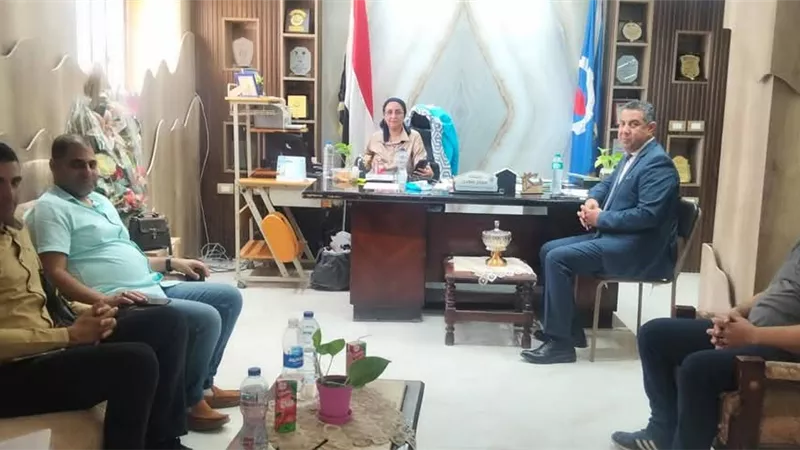 لجنة الحوكمة تفقد مركز المدينة للتنمية الشبابية بالسويس