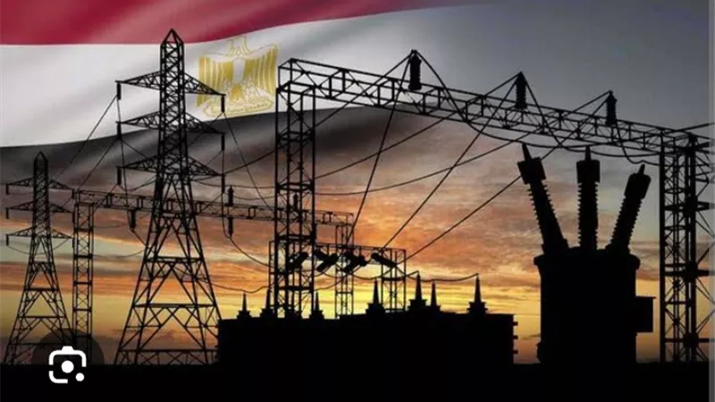 كشف حساب لقطاعي البترول والكهرباء.. عام من التحديات والقرارات المؤجلة|ملف
