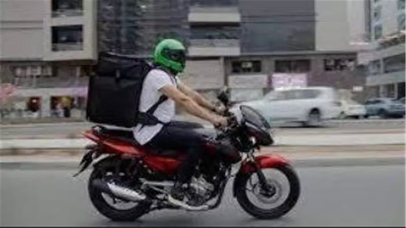  الكويت تحظر تشغيل دراجات الدليفرى وقت الظهيرة بسبب ارتفاع درجات الحرارة 