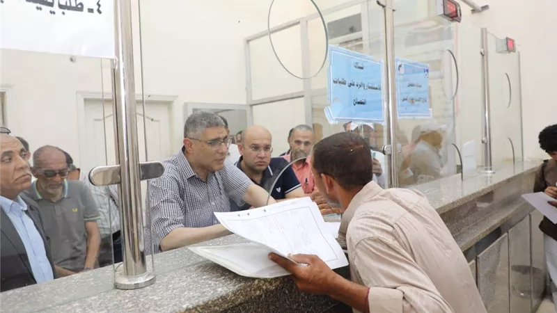 زيارات مفاجئة وتفتيش ميداني.. المسئولون في قلب المصالح الحكومية لضبط الأداء 
