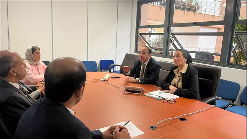 وزيرة البيئة تناقش مع نظيرها العماني سبل التعاون بين البلدين