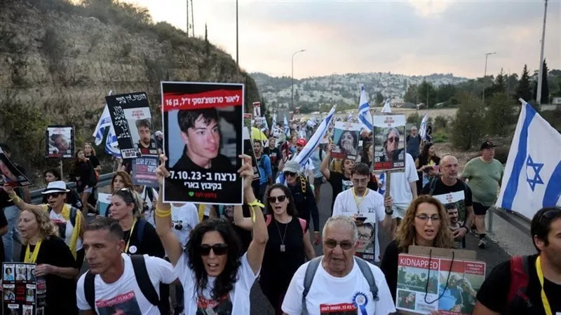 احتجاجات في تل أبيب.. عائلات المحتجزين تطالب بإنهاء الحرب وإتمام صفقة التبادل