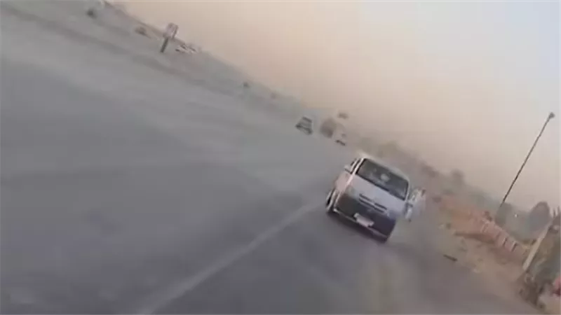 استهتار بأرواح المواطنين.. فيديو يكشف مخالفة خطيرة بطريق مصر إسكندرية الصحراوي