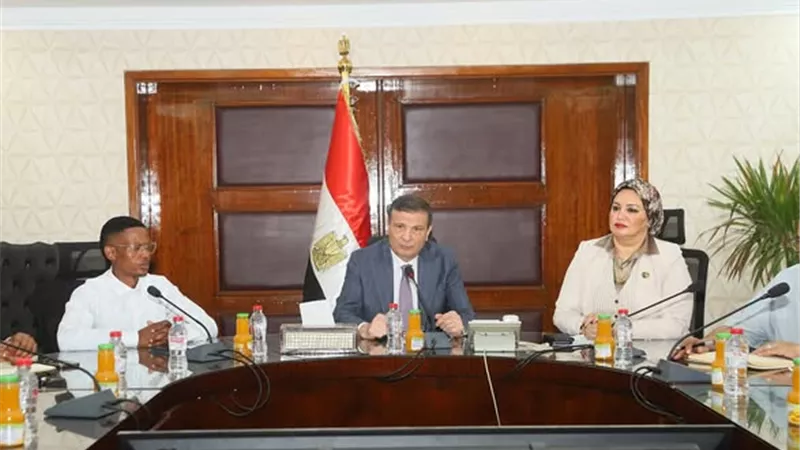 وزير الزراعة يبحث مع وفد النقابة العامة للعاملين بالبنوك سبل التعاون المشترك