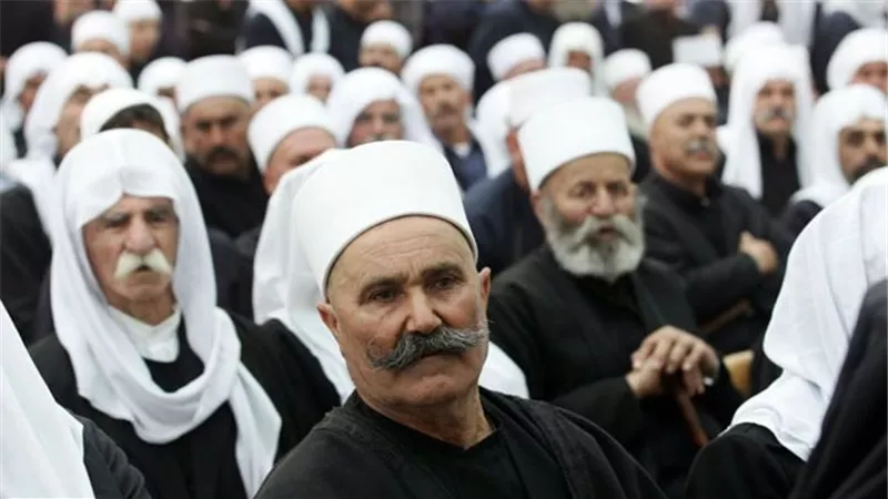 الرئيس الروحي لطائفة الدروز يطالب بفتح الطرق مع مناطق شمال شرق سوريا