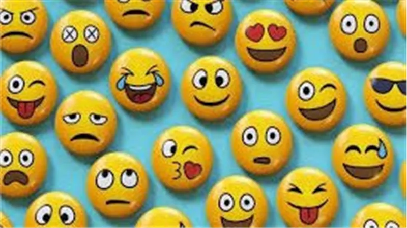 اليوم العالمي للإيموجي.. كيف تحوّلت الرموز التعبيرية إلى لغة عالمية؟