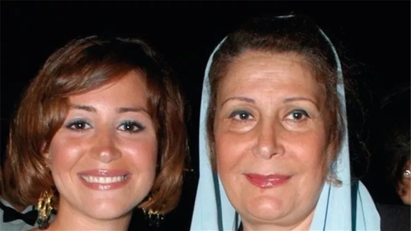 أرجو تحري الدقة ..أول تعليق من منة شلبي بعد شائعة وفاة والدتها