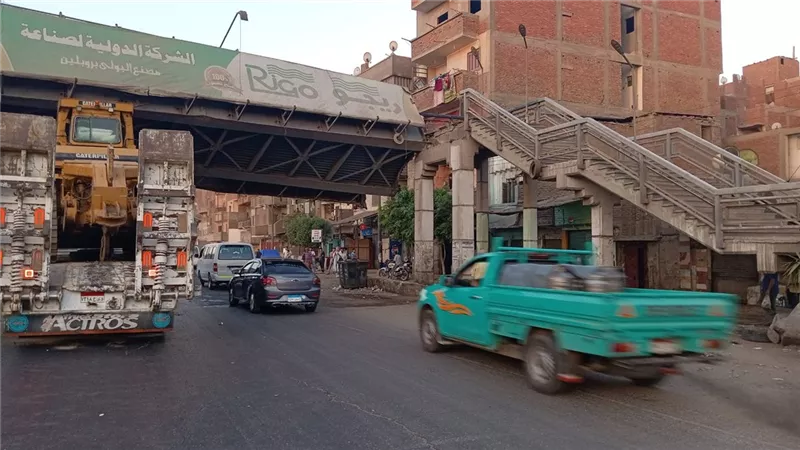 الطرق والكباري تنفي حدوث انهيار لأحد كباري المشاة بطريق بنها