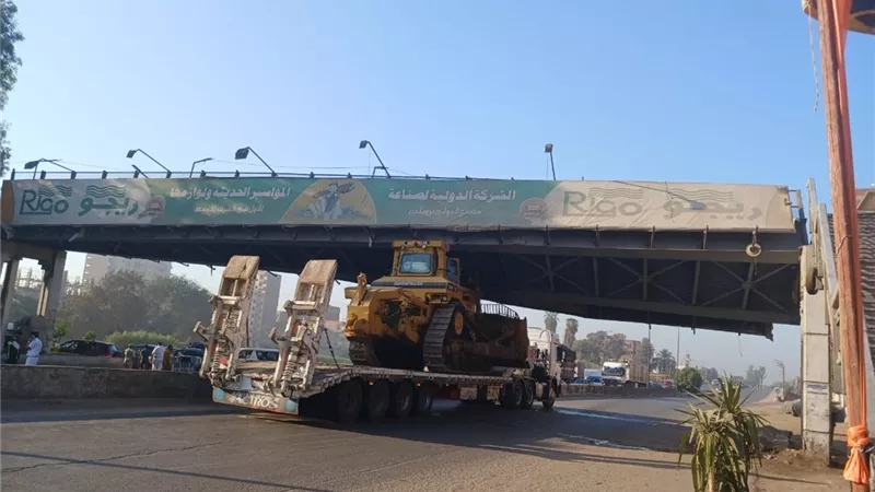 التحفظ على سائق السيارة المتسببة في سقوط كوبري مشاة بطوخ في القليوبية