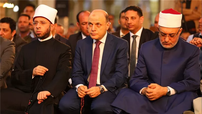بعد افتتاحه.. وزير الأوقاف والمفتي يؤديان صلاة الجمعة بمسجد الدسوقي بكفر الشيخ