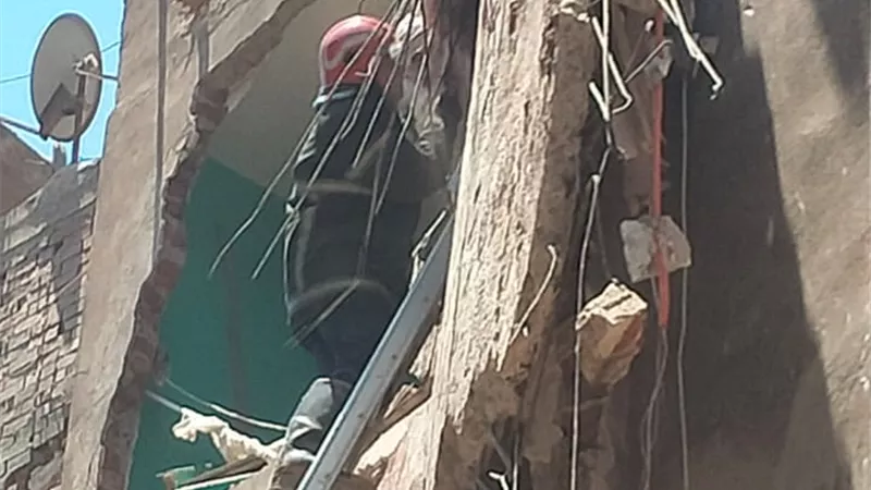 محافظ القاهرة يتابع جهود الحماية المدنية في حادث انهيار عقار الساحل