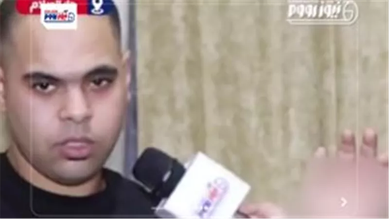 شاب يفقد 3 من أصابعه أثناء إنقاذ فتاة من تحرش جماعي: كنت بدافع عن جارتي