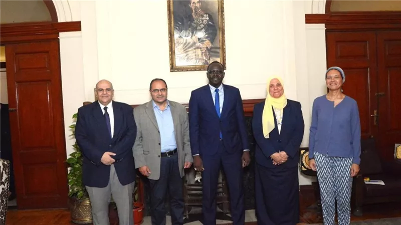 قصر العيني يستقبل المستشار الثاني لسفارة السنغال لبحث  التعاون الطبي 